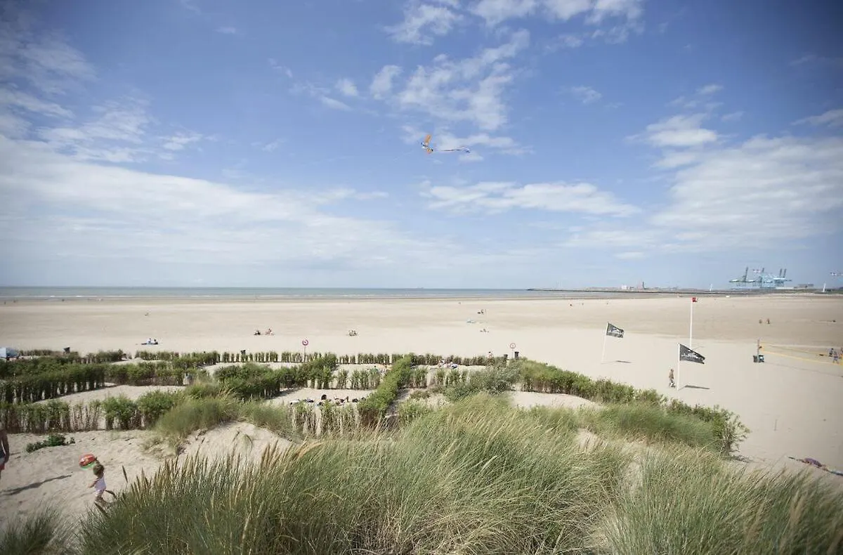 Villa Mistral : Strandhuis Voor 10 Personen 브뤼헤